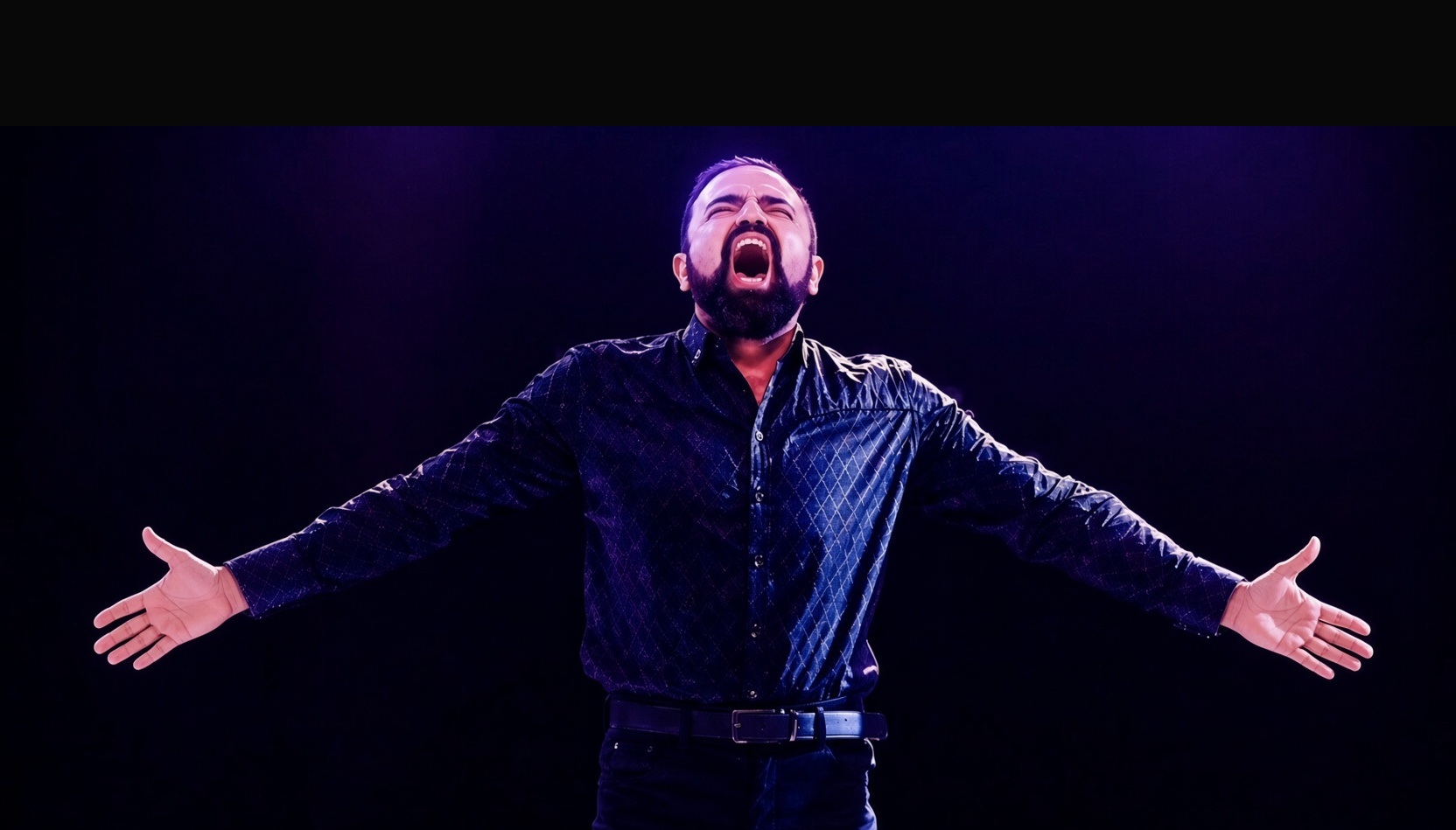 Hugo Vera performing